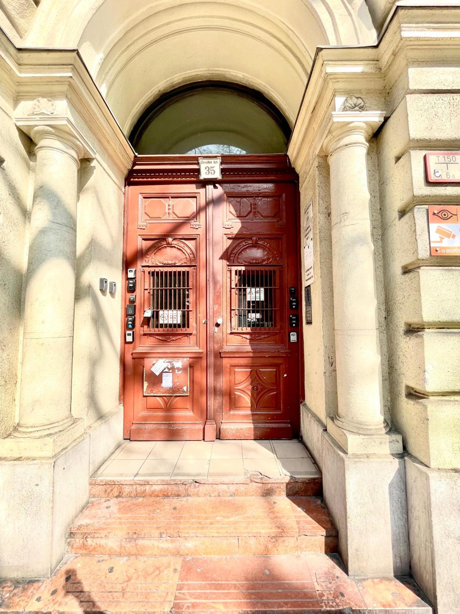 Amazing Swedish 3 Rooms Apartment In The City Center Budapest Exterior foto