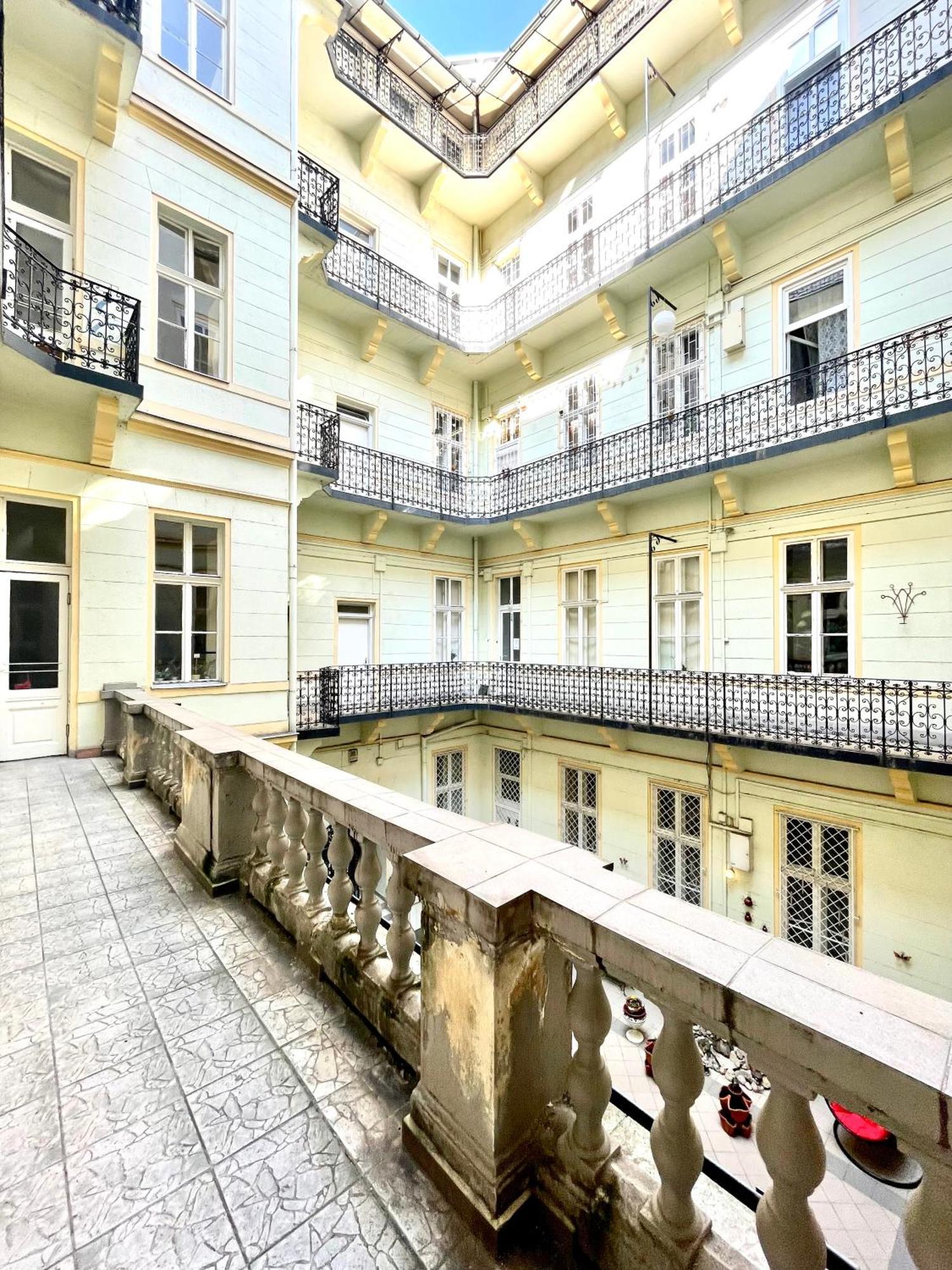 Amazing Swedish 3 Rooms Apartment In The City Center Budapest Exterior foto